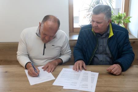 PODPIS NAJMNE POGODBE DOM NA SLIVNICI 02 FOTO LJUBO VUKELIČ